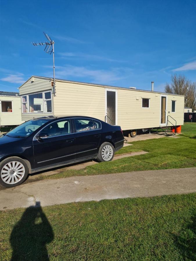 Cosy, Family Caravan Near The Beach Клактон-он-Си Экстерьер фото